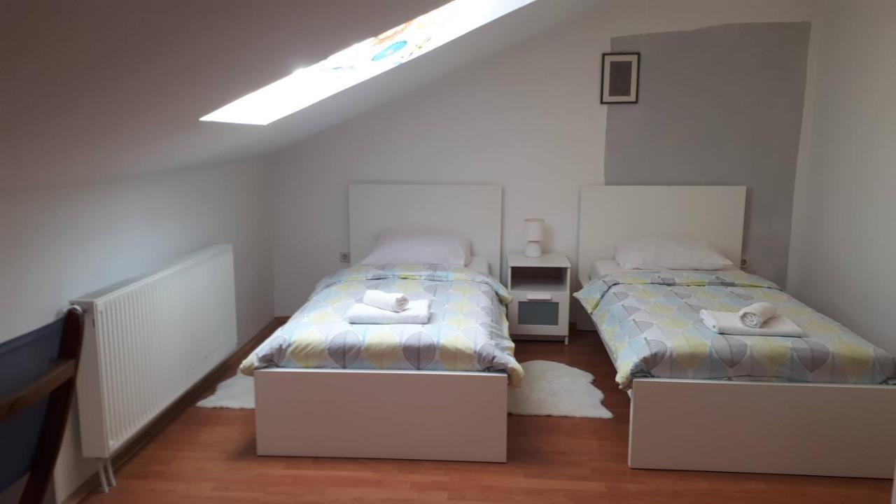 Guest House Ruza Tenja ภายนอก รูปภาพ