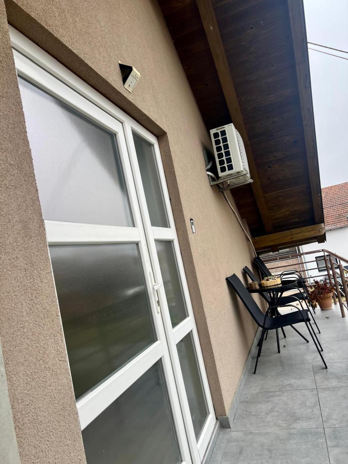 Guest House Ruza Tenja ภายนอก รูปภาพ